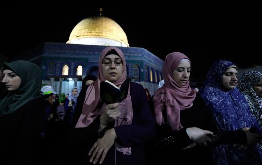 Keutamaan dan Manfaat Berdoa di Malam Lailatul Qadar